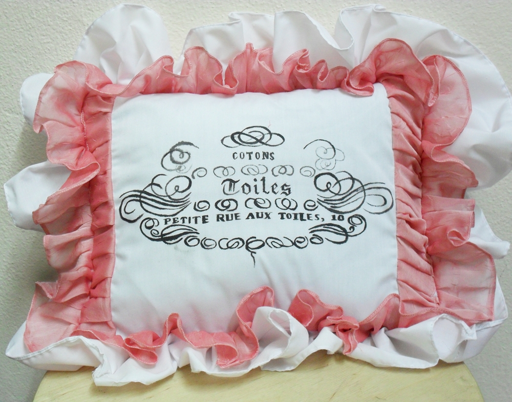 French Typography Ruffled Pillow Tutorial