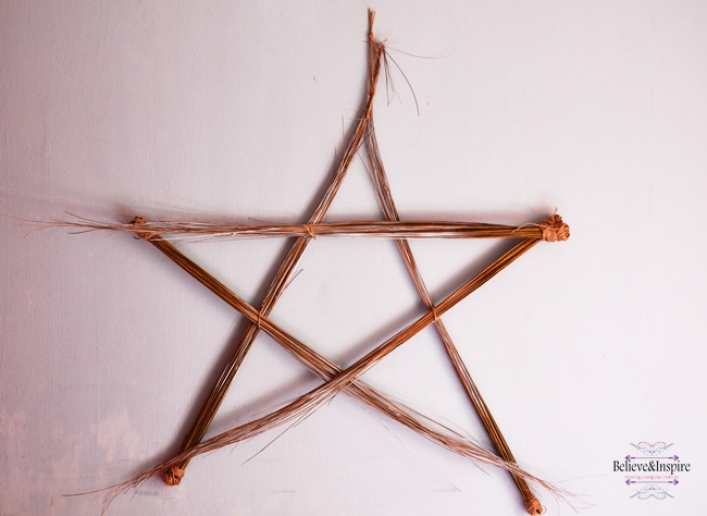 Giant Straw Star Tutorial - Cheap Wall Art