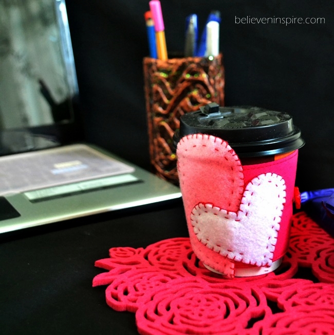 Hearty Felt Coffee Mugs' Cozy Tutorial with FREE Pattern on believeninspire.com