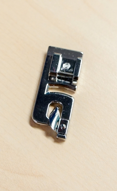 4 must have presser foot for beginners on sewsomestuff.com. 51