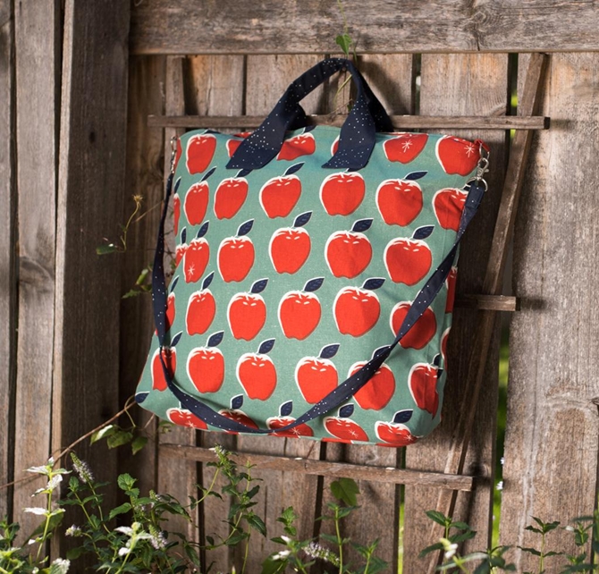 Green Bee On Holiday Bag Pattern Kit Cotton + Steel