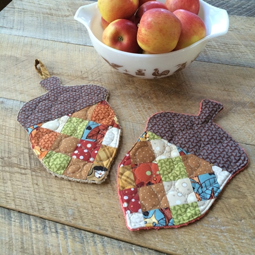 Learn to sew this super cute acorn pot holder which makes a perfect fall kitchen accessory.